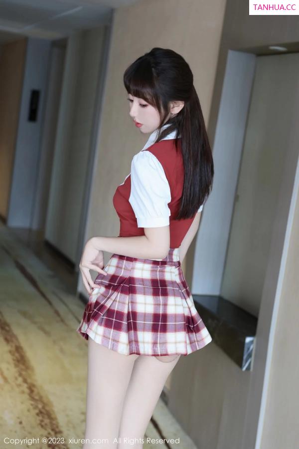   [XiuRen]高清写真图 2023.12.22 No.7851 金tiao 制服美腿第8张图片